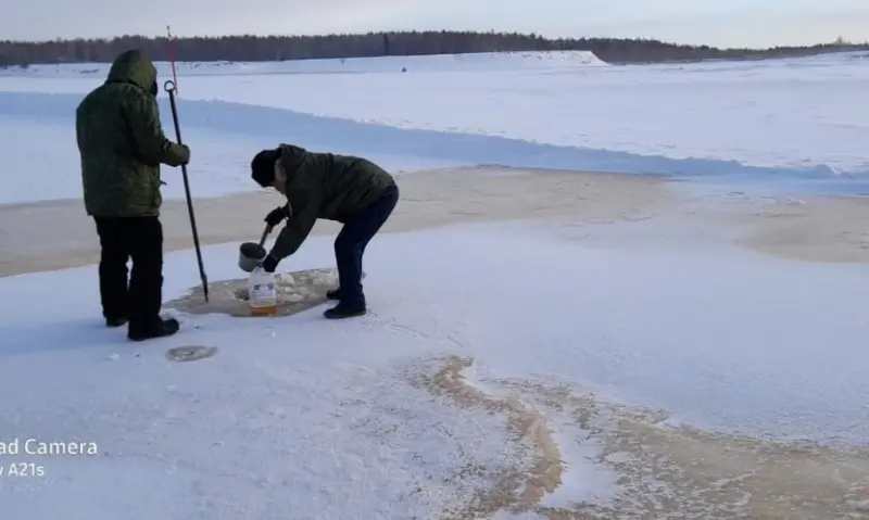 По факту выхода желтой воды на реке Вилюй проводится проверка