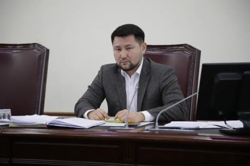 Ио мэра Якутска предложил разработать программу обновления схем маршрутов городских автобусов