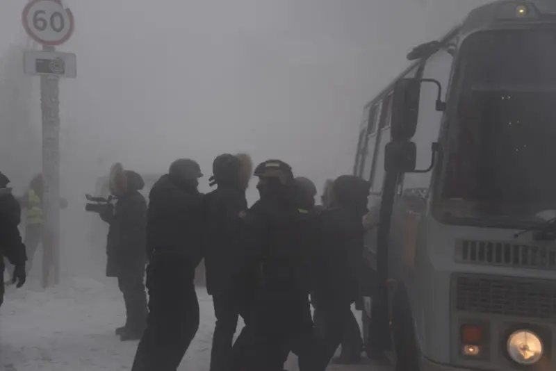 Госдума повышает штрафы за неповиновение силовикам на митингах