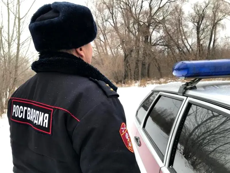 В Якутске росгвардейцы задержали наркопотребителей, проводится проверка