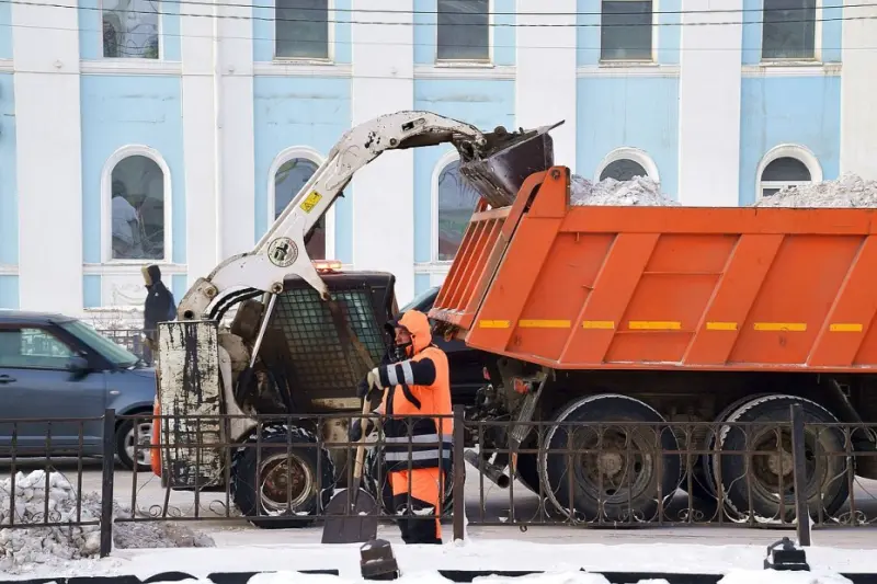 С начала зимы в Якутске вывезли более 306 тысяч кубометров снега