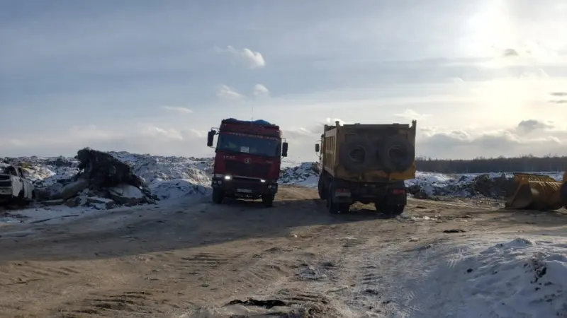 На свалке в Якутске ликвидируют задымление