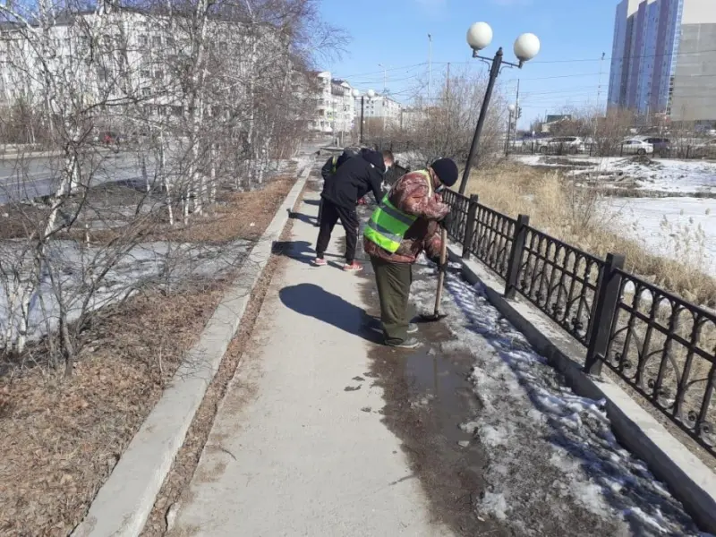 «Кто не с мэром - тот скользит»: Общегородская акция «Стоп-гололед!» прошла в Якутске