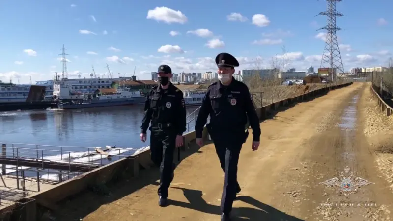 Cпасли утопающего в Якутии сотрудники Северо-Восточного ЛУ МВД России
