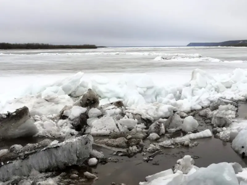 Ледоход на реке Лена приближается к Якутску