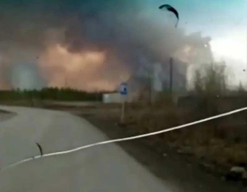 В Хандыге продолжается борьба с лесным пожаром на площади около ста гектаров