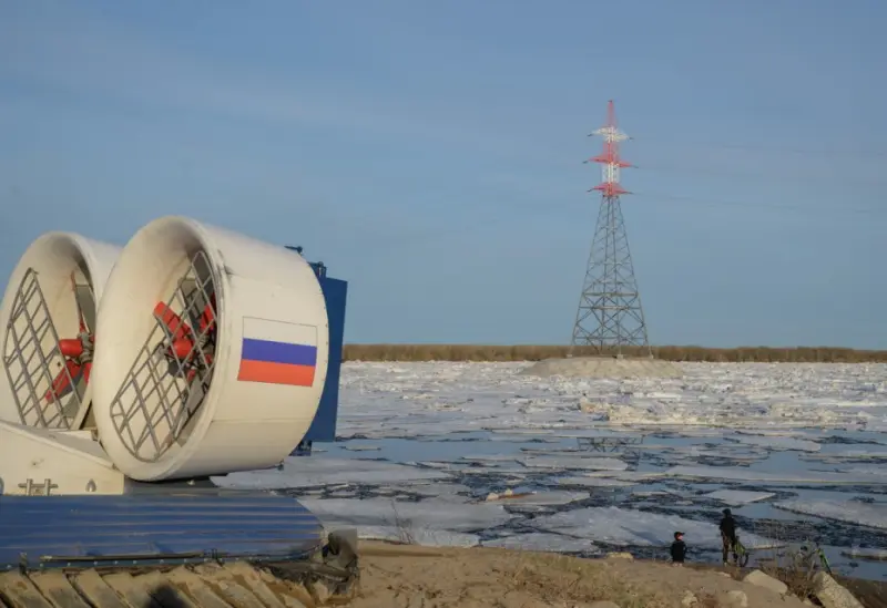 Лед в протоке на 203 микрорайоне. Фотографии