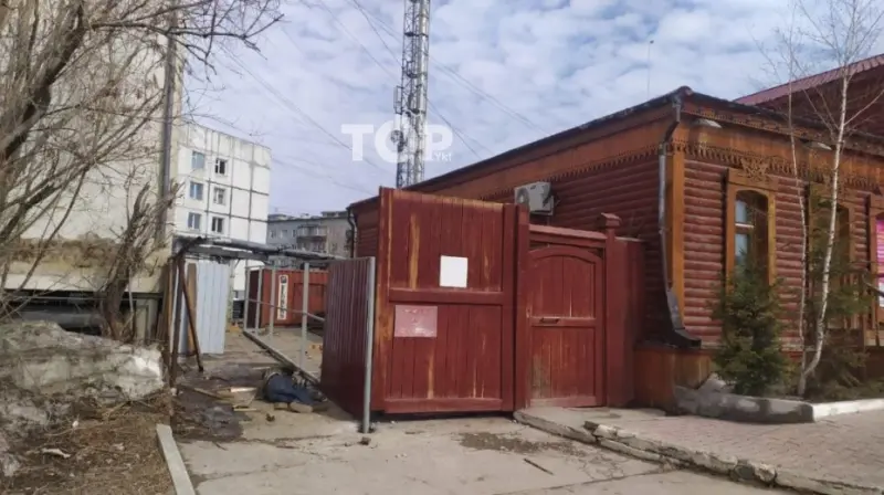 Отпилили половину: Насколько правомерны такие действия в Старом городе