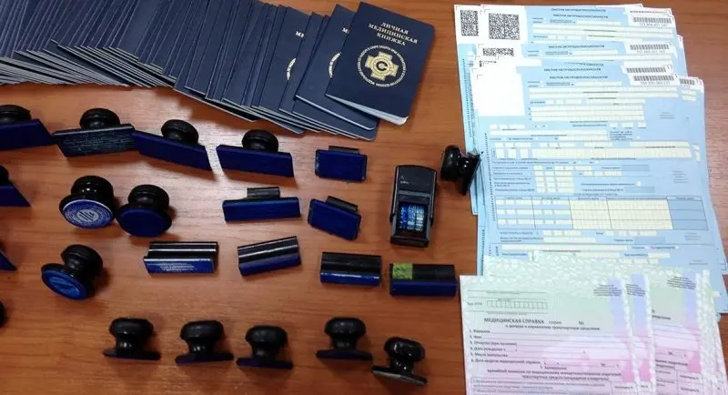 За фальшивые е медсправки к ограничению свободы приговорили двух членов ОПГ