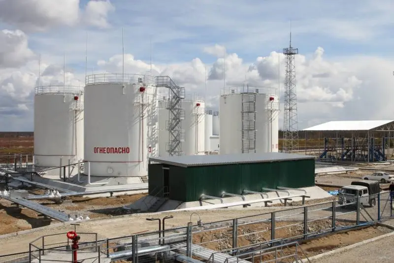Расследуется причина гибели человека при строительстве нефтебазы в Нижнем Бестяхе