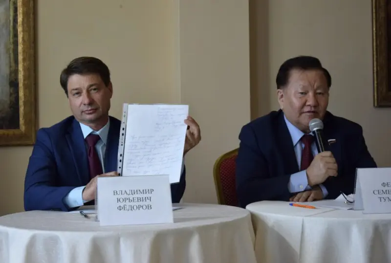 Владимир Федоров принял предложение Федота Тумусова возглавить городское отделение эсеров в Якутске