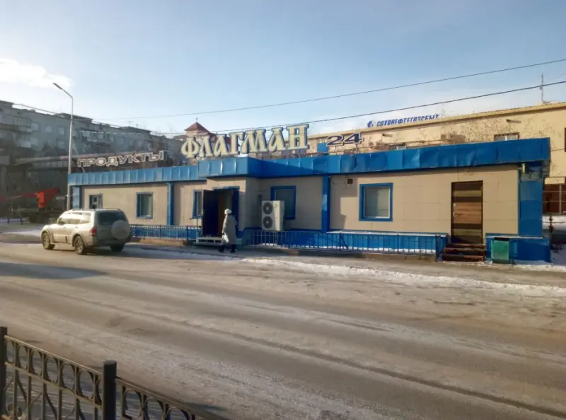 Фотофакт: Сносоустойчивый магазин «Флагман» продолжает работать несмотря на предписание