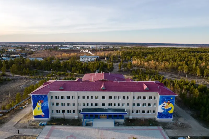 Команда «ЯТЭК» и фонд «Новый дом» завершили первый этап реновации школы в поселке Кысыл-Сыр