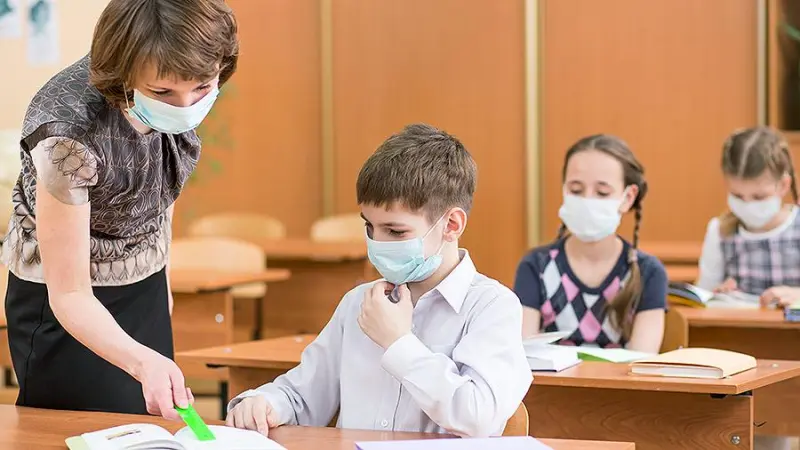 С 13 декабря возобновится очное обучение школьников с 1 по 8 классы