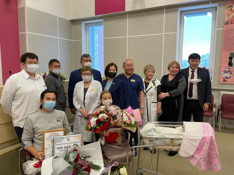 Торжественная выписка многодетной мамы и ее 14-го ребенка состоялась в Якутии