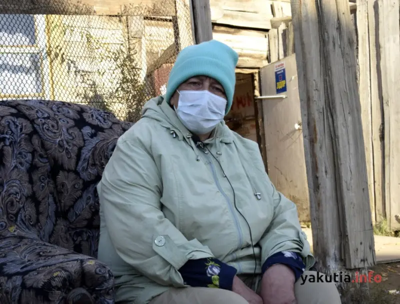 «Они ждут моей смерти»: Власти Якутска по суду заселяют пенсионерку-инвалида с ребенком в комнату-студию в общаге