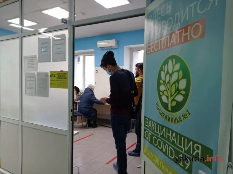 Тогда зачем прививаться переболевшим? В Минздраве РФ заявили, что не более 5% перенесших COVID-19 заболевают повторно