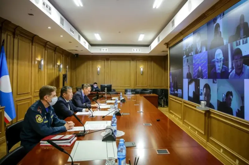 Готовность к пожароопасному сезону в центральных районах Якутии проверил Дмитрий Садовников