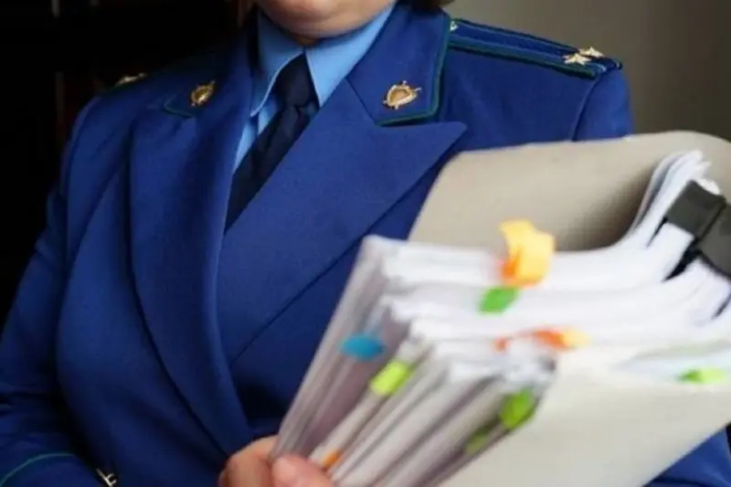 Виновная в возникновении пожара в поселке Сангар, в котором погибли трое человек, предстанет перед судом