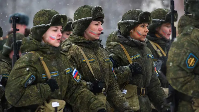 "Пойти в армию и закрыть кредиты": В РФ в семь раз вырос спрос на военную службу по контракту