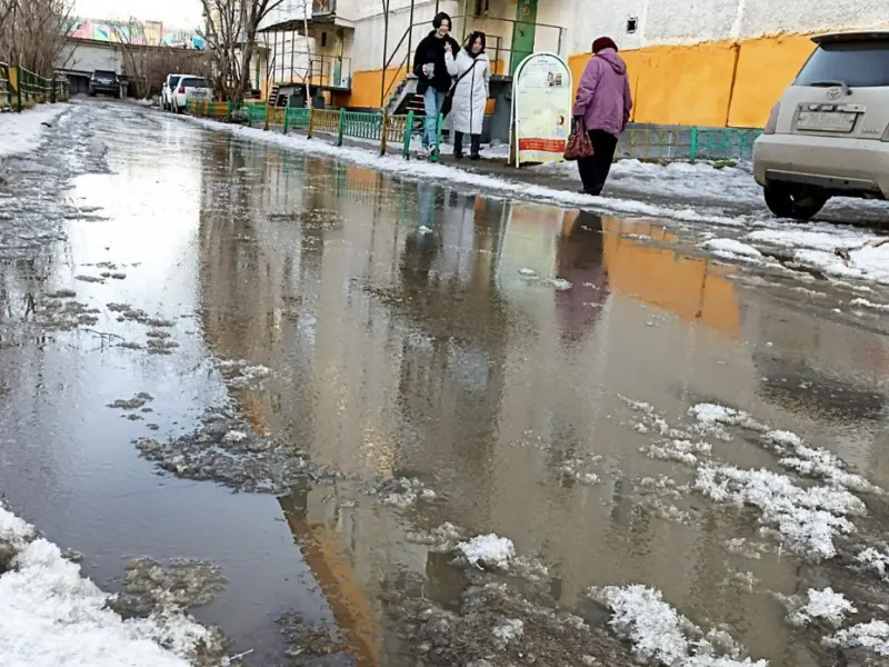 Мэрия: Горожане могут подавать заявки на откачку луж в ЕДДС города Якутска