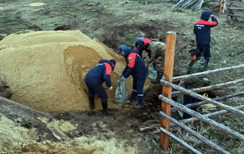 Отсыпка дамбы проводится в Намском районе и пригородах Якутска