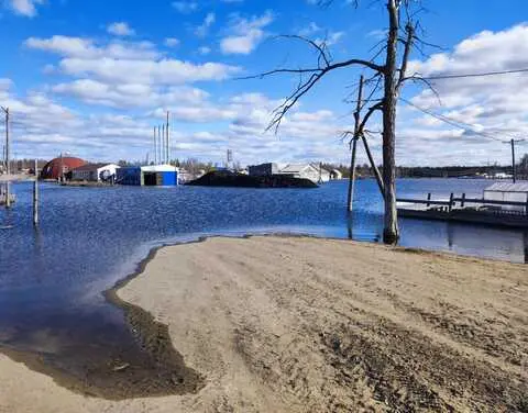 Уровень воды снижается в селе Ерт Горного района Якутии