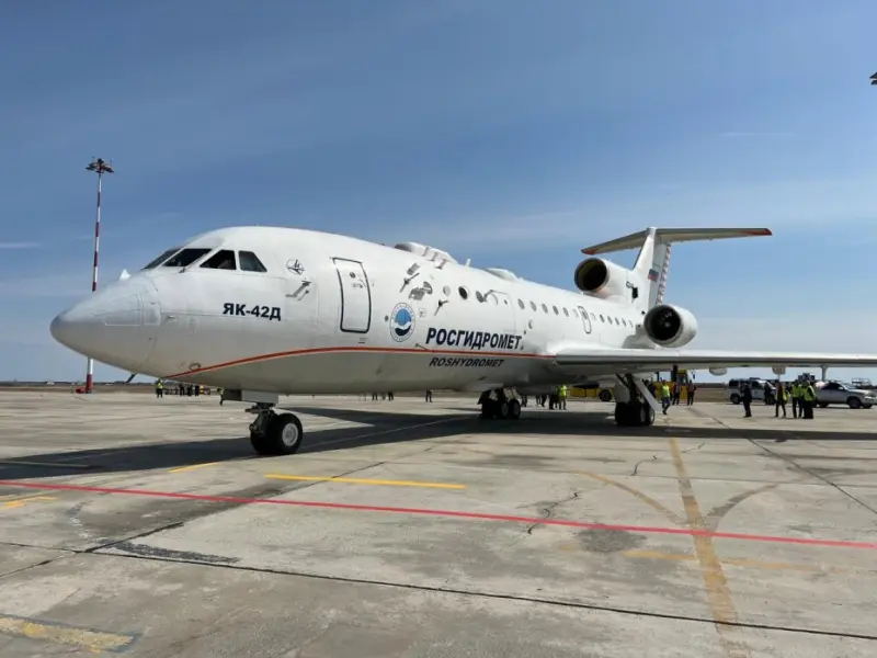 Самолет-лаборатория Росгидромета Як-42Д прилетел в Якутию