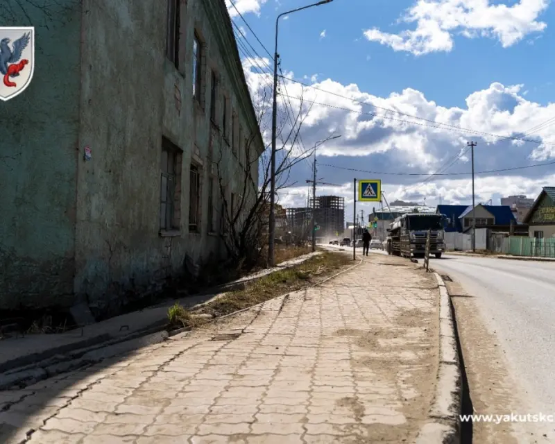 Мэрия  проверила состояние дорожного полотна и тротуаров на улице Жорницкого. Подрядчик исправит дефекты
