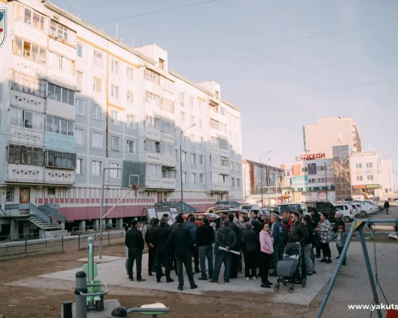 Евгений Григорьев внес корректировки в проект по благоустройству дворов по предложениям горожан
