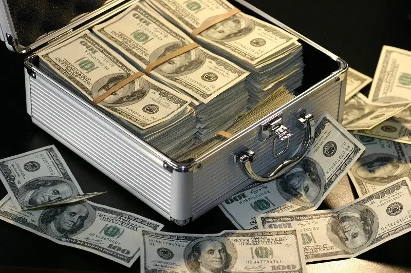 Богатый исход: До конца года Россию могут покинуть 15 тыс. долларовых миллионеров