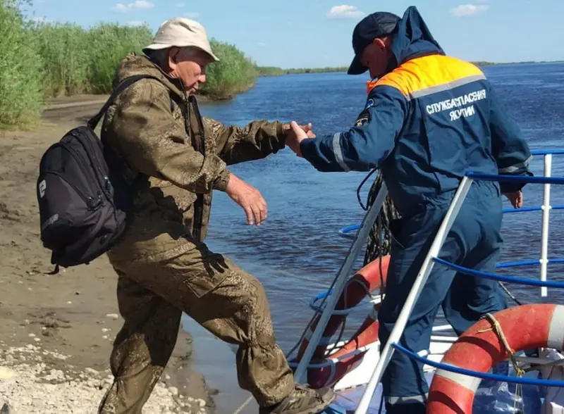 Выезд за диким луком людям с инвалидностью организовали спасатели Якутии