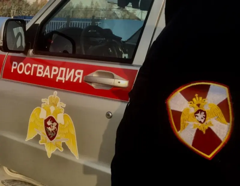 У подозрительного прохожего росгвардейцы обнаружили наркотики