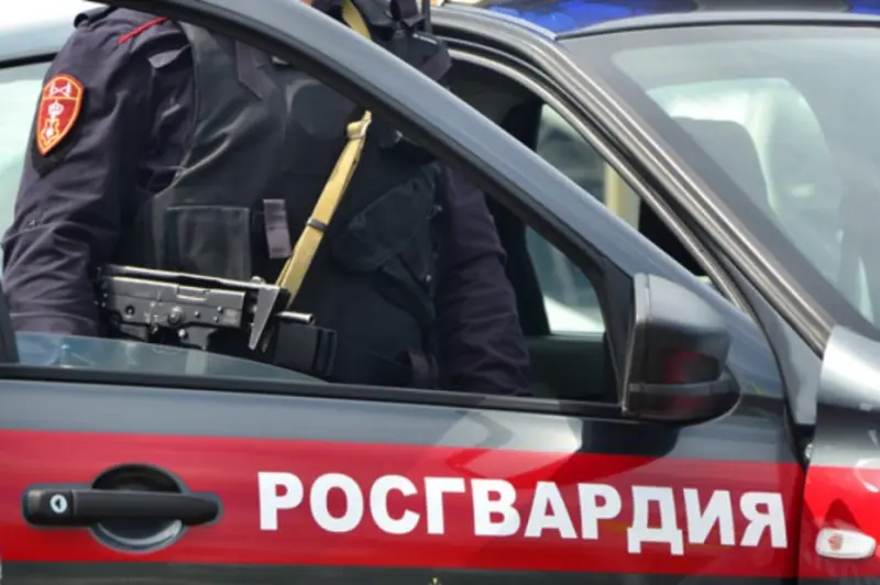 Двух оболтусов задержали за отъём телефона на пляже в Якутске