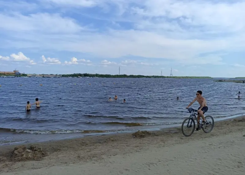 Фотофакт: Городской пляж в Якутске работает неофициально