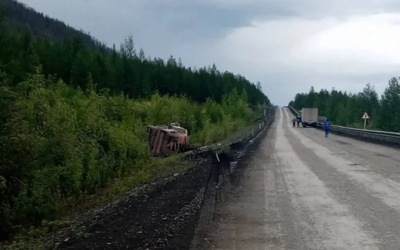 В ДТП в Оймяконском районе погиб водитель большегруза