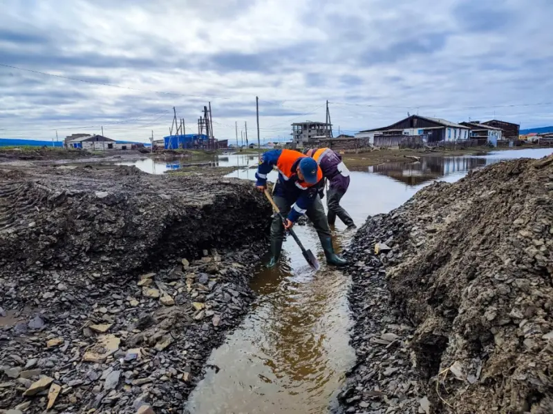 В Верхоянском районе проводятся работы по просушке жилых домов и расчистке дворовых территорий.