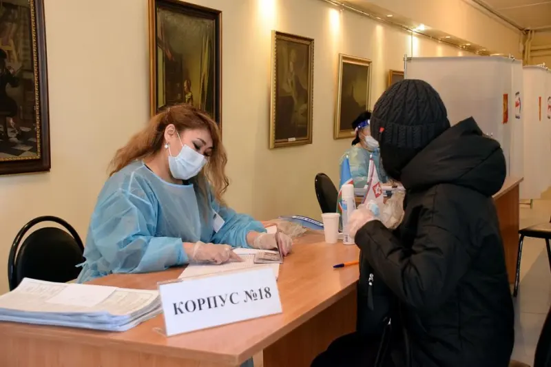 Эксперты: Возвращение масочного режима не отразится на выборах этой осенью