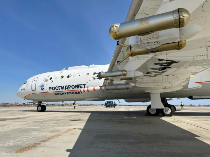 Самолет-лаборатория Як-42Д Росгидромета завершил работы  по снижению класса пожароопасности в Якутии