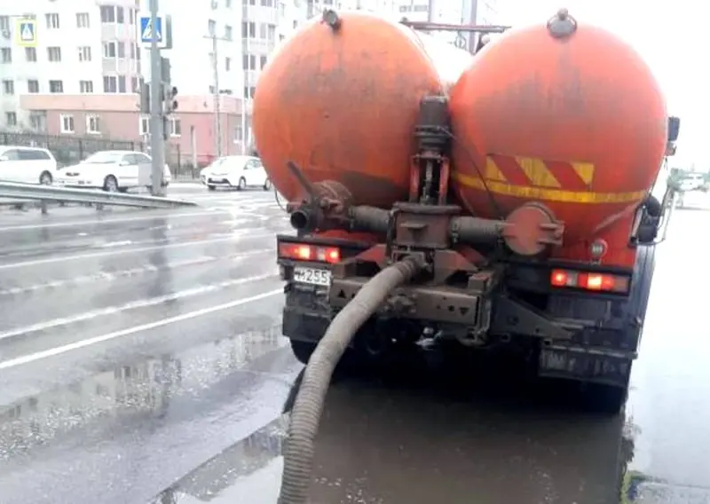Мэрия отчиталась об откачке дождевой воды с улиц Якутска