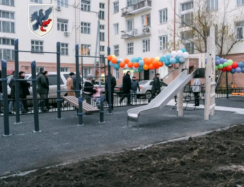 Новые дворовые территории открыли в Октябрьском округе Якутска