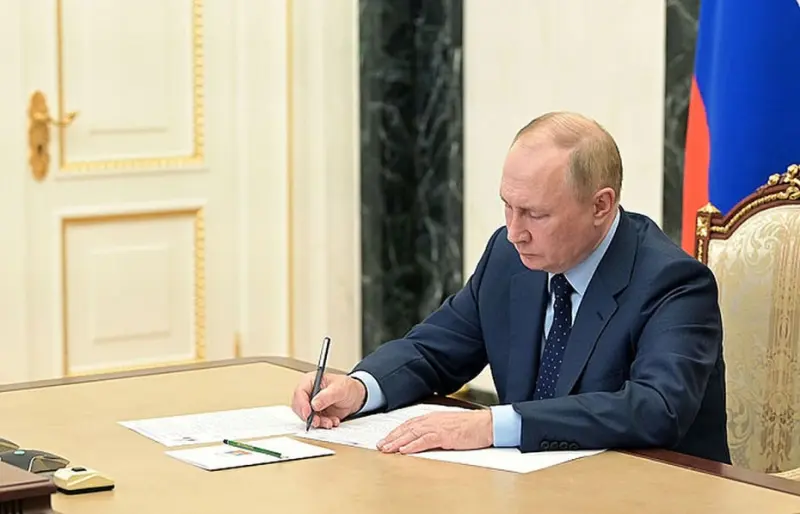 Путин подписал указ об отсрочке от призыва студентам очникам и очно-заочникам