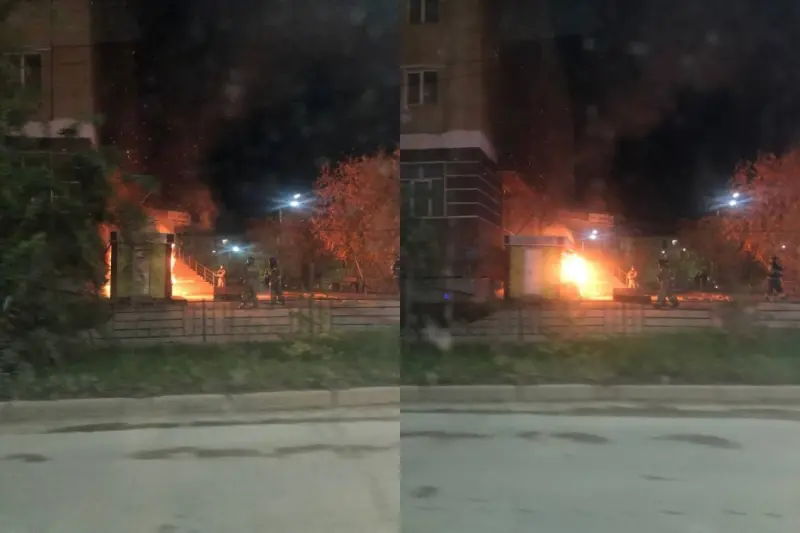 От пожара пострадали два киоска на перекрестке улиц Дзержинского и Лермонтова