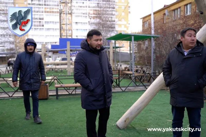 Евгений Григорьев проинспектировал ремонт дорог и дворов