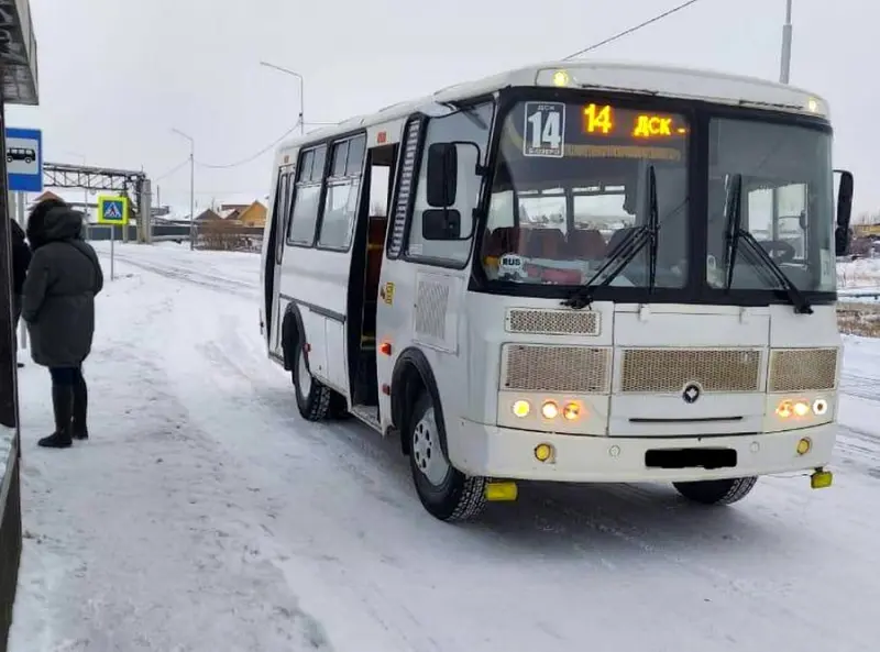 Водитель автобуса совершил наезд на ребенка — причиной ДТП могла стать скользкая остановка