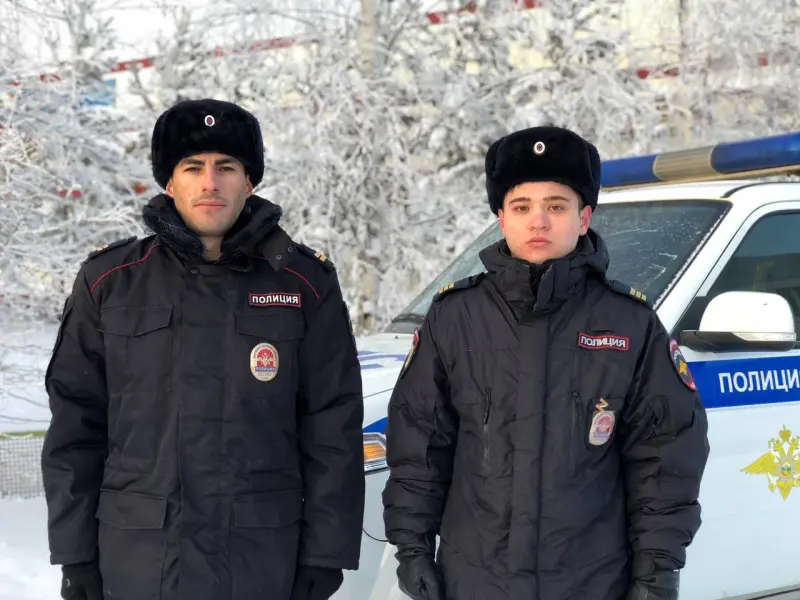 В Мирном полицейские вытащили из глубокой ямы мужчину с обморожениями обеих стоп и кистей