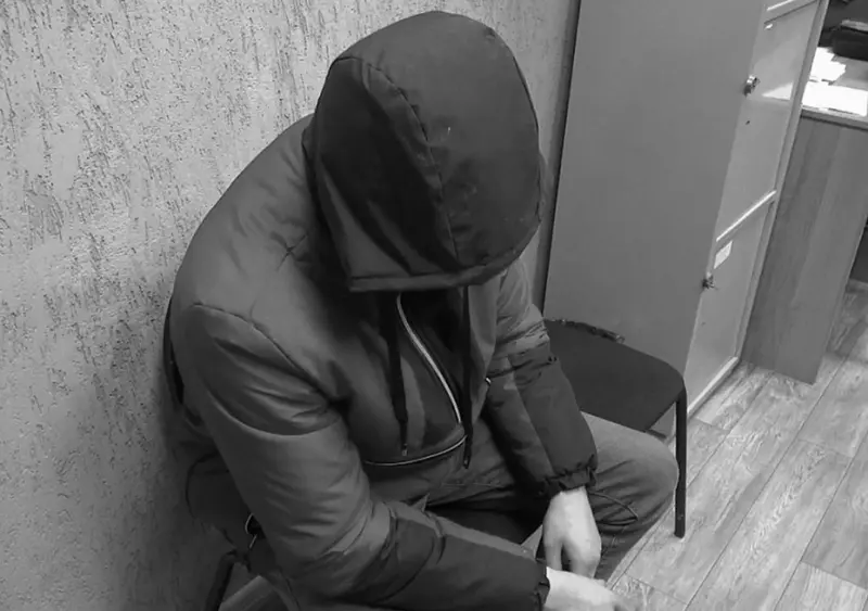 Капюшон не помог: Квартирным вором оказался сосед убежавший на глазах у пенсионерки