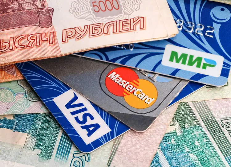 За год жители и гости Якутии совершили более 336 млн операций по картам
