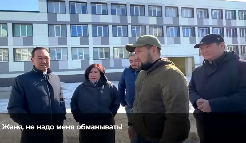 «Как дети малые сопли жуете»: Что стоит за публичными пинками в адрес мэра Якутска