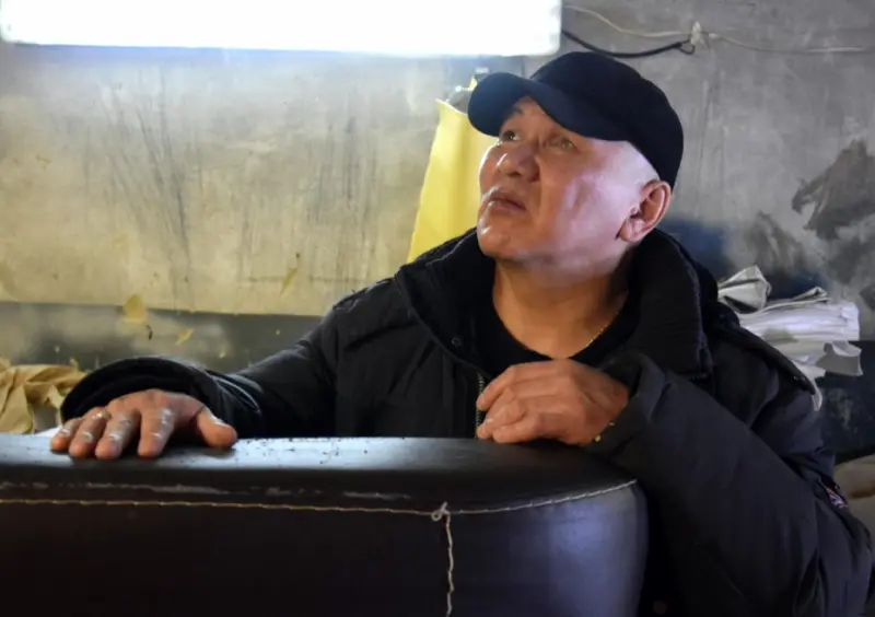 Наглядная ситуация: Инвалиду по зрению предлагают самому «присмотреть» участок для мебельного производства